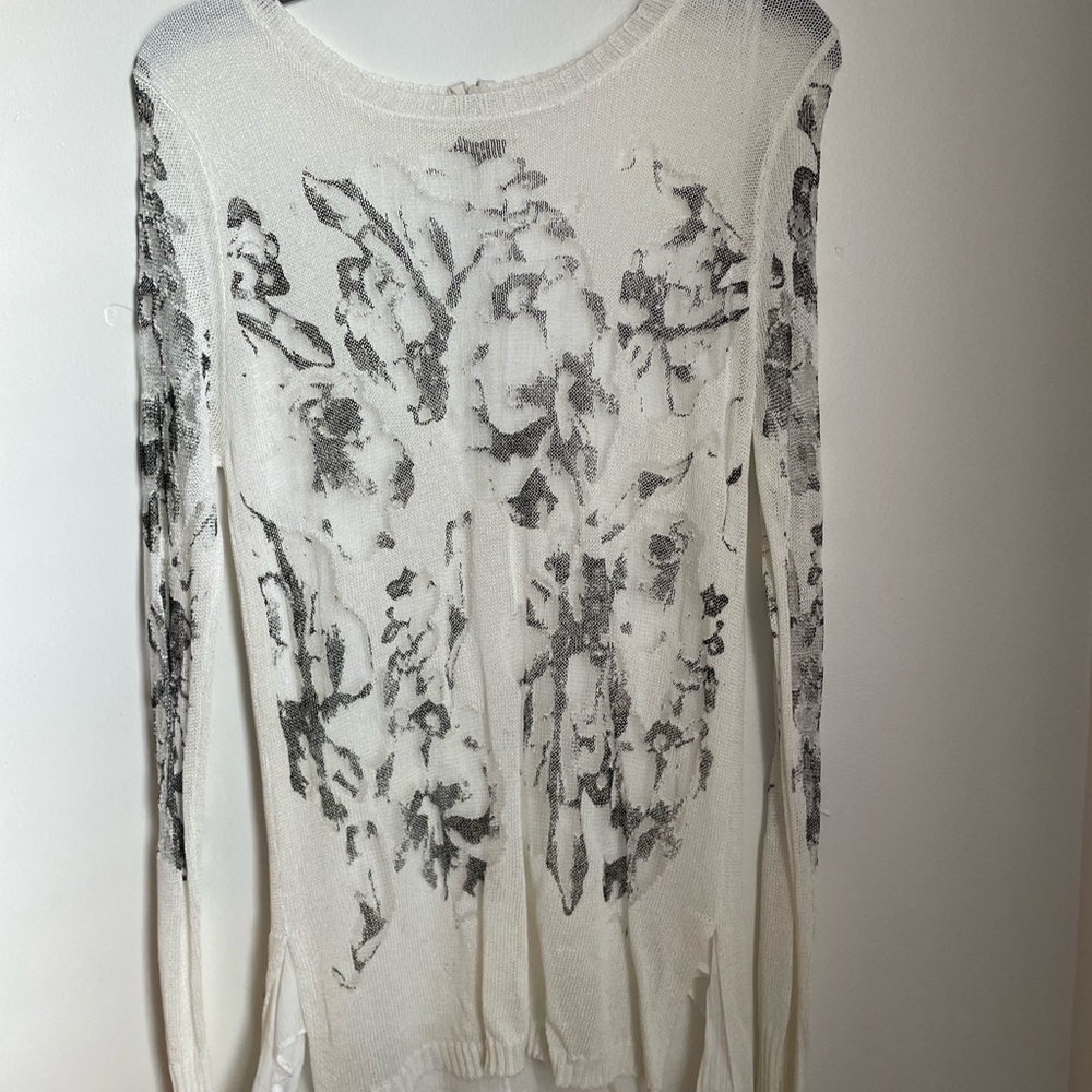 Elegant White and Gray Women's Sweater fine knit size medium zipper in the back
